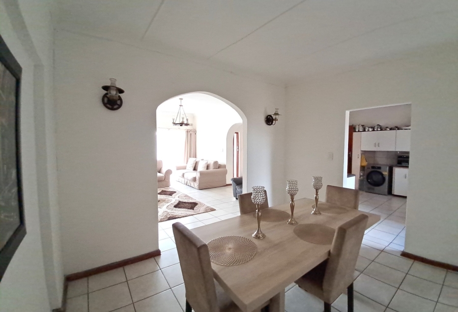 3 Bedroom Property for Sale in Louwville Western Cape